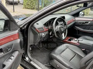Mercedes-Benz E350 Base 4Matic Sedan AWD (3.5L 6cyl 7A) 2013 Black
