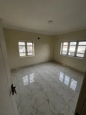 3bdrm Apartment in Pearl View Estate, Adekunle for rent