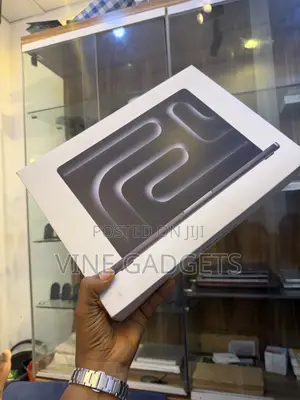 New Laptop Apple MacBook Pro 2025 M5 16GB Apple M5 SSD 1T