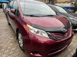 Toyota Sienna 2013 Brown
