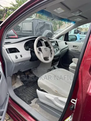 Toyota Sienna 2013 Brown