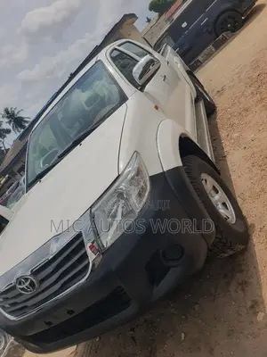 Toyota Hilux 2011 White