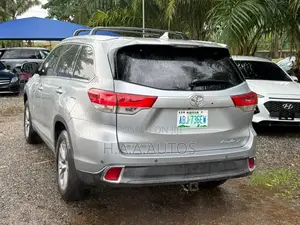 Toyota Highlander XLE V6 4x2 (3.5L 6cyl 6A) 2016 Silver