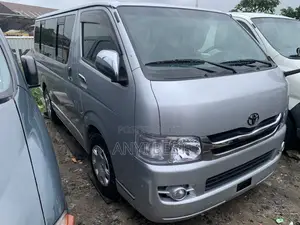 Toyota HiAce 2016 Silver