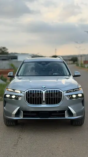 BMW X7 xDrive40i Sports Activity Vehicle 2025 Gray