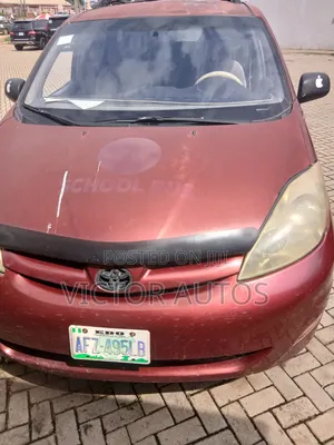 Toyota Sienna 2006 Red