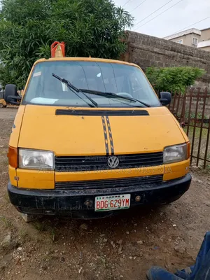 Volkswagen Transporter 2005 Yellow