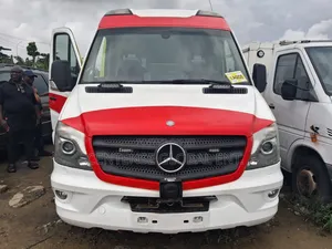 Mercedes-Benz Sprinter 2010 Yellow