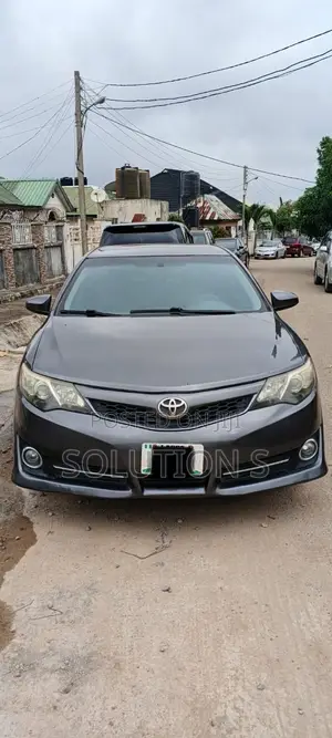Toyota Camry SE 4dr Sedan (2.5L 4cyl 6A) 2012 Gray