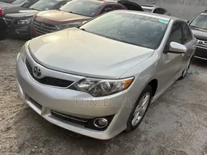 Toyota Camry SE 4dr Sedan (2.5L 4cyl 6A) 2013 Silver