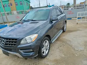 Mercedes-Benz M Class ML350 4MATIC 4dr SUV AWD (3.5L 6cyl 7A) 2015 Blue