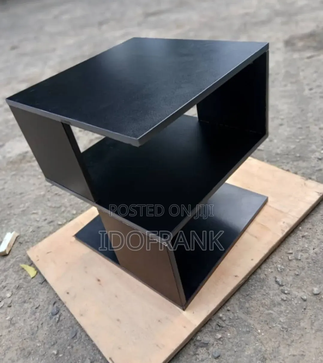 Black Side Stool Table