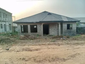 3bdrm Bungalow in Parkview, Igbogbo for sale