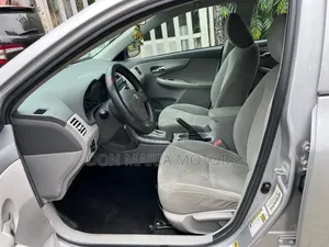 Toyota Corolla LE 4dr Sedan (1.8L 4cyl 4A) 2010 Silver