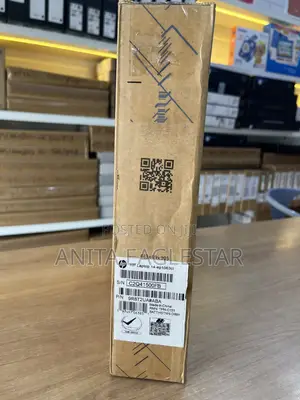 New Laptop HP 14-ep0063 8GB Intel Core i3 SSD 512GB