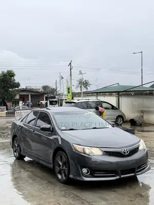 Toyota Camry SE V6 4dr Sedan (3.5L 6cyl 6A) 2013 Gray