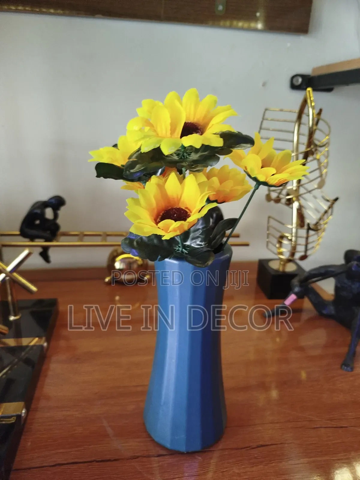 Plastic Vase Flower Set