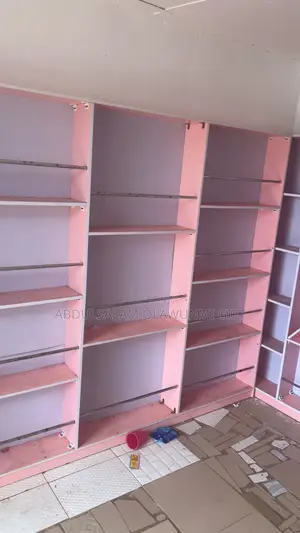Elegant Wine Display Shelf – Used