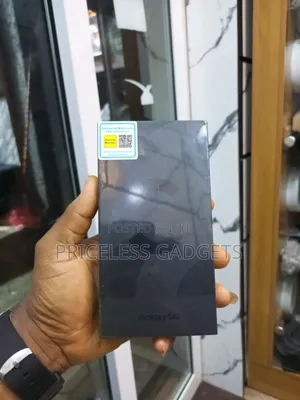 New Samsung Galaxy S22 5G 256 GB Black
