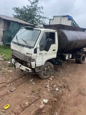 Toyota HiAce 2012 White