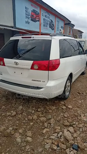 Toyota Sienna 2006 White
