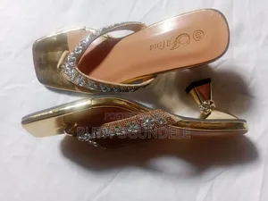 Classy Women's Rhinestone Block Heel Slippers