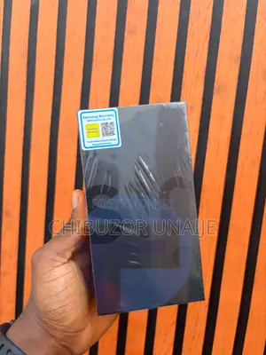New Samsung Galaxy S10e 128 GB Black