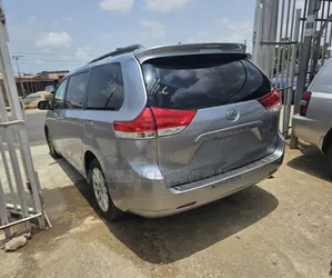 Toyota Sienna XLE 7 Passenger 2012 Silver