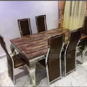 Quality Marble Dinnig Table by 6 Seaters