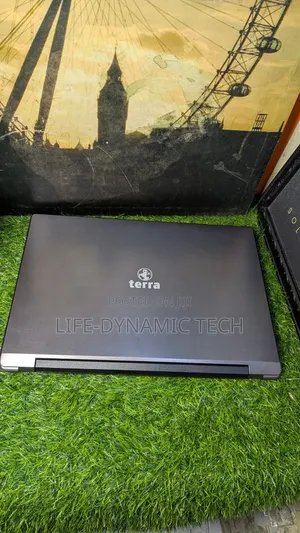 Laptop Clevo 8GB Intel Core i3 SSD 128GB