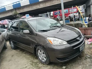 Toyota Sienna 2005 Gray