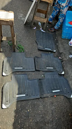 Range Rover Footmat Rubber Carpet Follow Come Factory Fitted