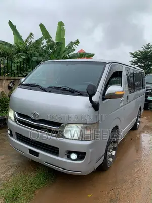 Toyota HiAce 2015 Silver