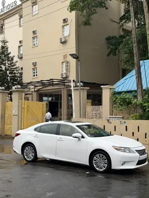 Lexus ES 350 FWD 2013 White