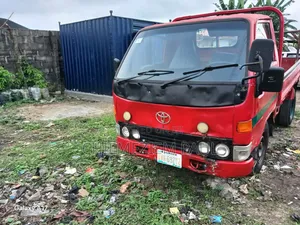 Toyota Dyna 2010 Red
