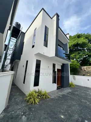5bdrm Duplex in Chevron for sale