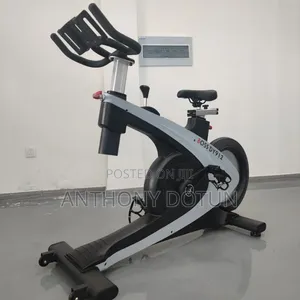 Commerci a Heavy-Duty Stationary Indoor Cycling Training.