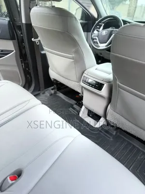 Toyota Highlander XLE V6 4x4 (3.5L 6cyl 6A) 2016 Gray