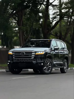 New Toyota Land Cruiser LC300 2025 Black