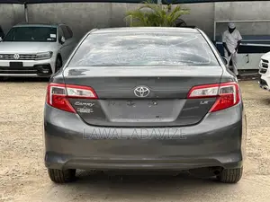 Toyota Camry LE 4dr Sedan (2.5L 4cyl 6A) 2014 Gray
