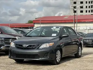 Toyota Corolla LE 4dr Sedan (1.8L 4cyl 4A) 2012 Gray