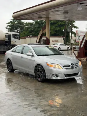 Toyota Camry 2010 Silver