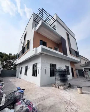 7bdrm Duplex in Utako for sale