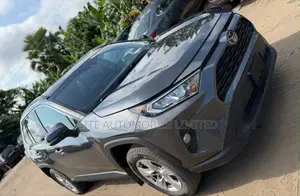 Toyota RAV4 XLE Premium 2022 Gray