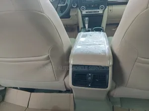 Toyota Camry XLE V6 4dr Sedan (3.5L 6cyl 6A) 2013 Off white