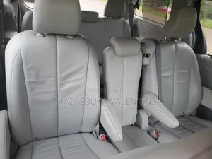 Toyota Sienna 2013 Burgundy