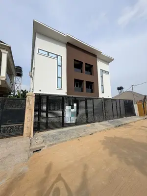 5bdrm Duplex in Anthony Village for sale