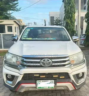 Toyota Hilux 2019 White