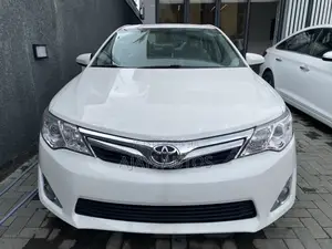 Toyota Camry XLE 4dr Sedan w/Prod. End 11/13 (3.5L 6cyl 6A) 2014 White