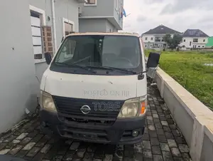 Nissan Caravan (Urvan) 2000 White